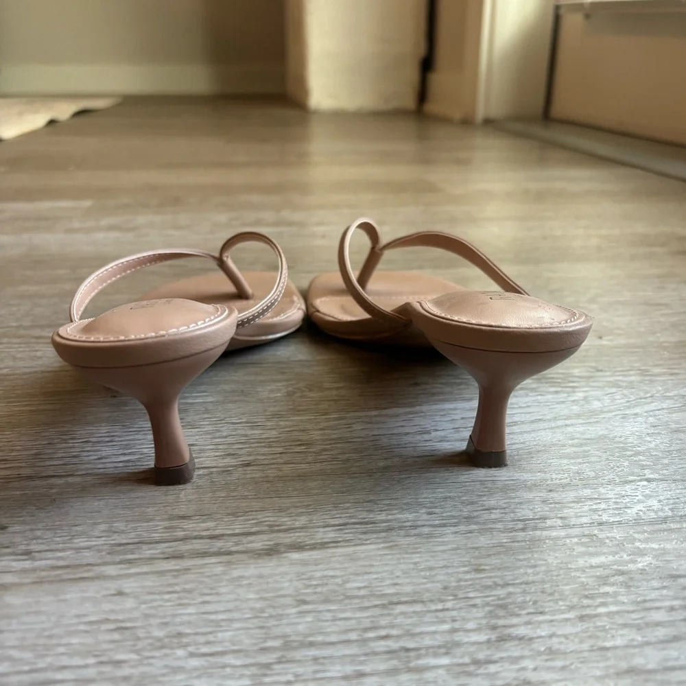 Rachel Zoe Nude Tan Thong Kitten Heel Sandals - Picture 4 of 6